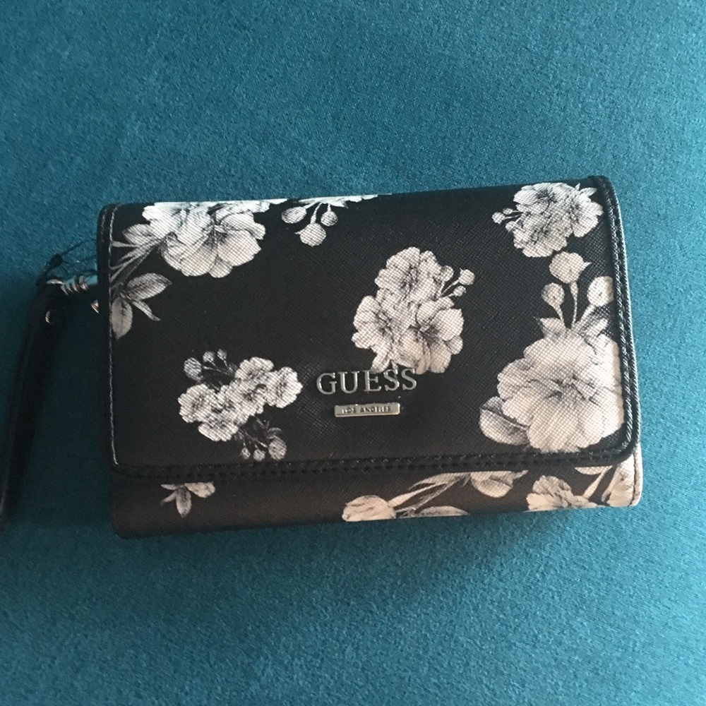 Guess Clutch/Wallet/wristlet